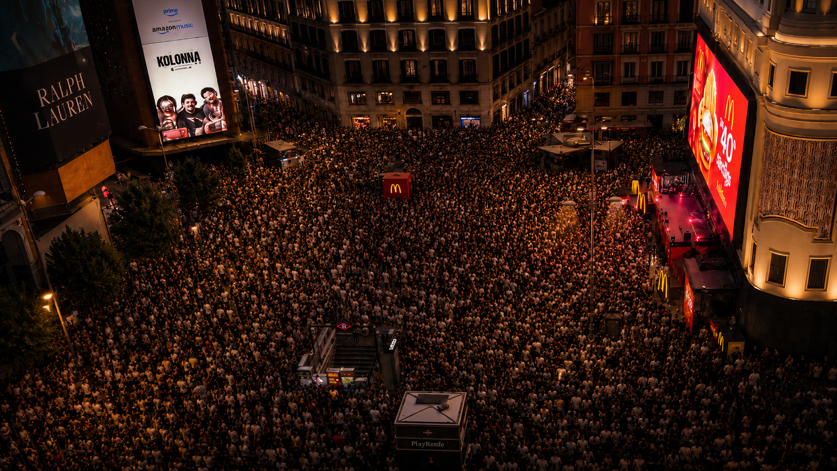 Callao, Madrid — the crowd at the McDonald's 30 Años activation